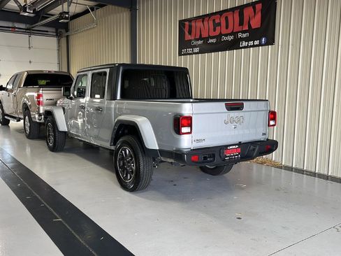 Used 2023 Jeep Gladiator Overland image 3