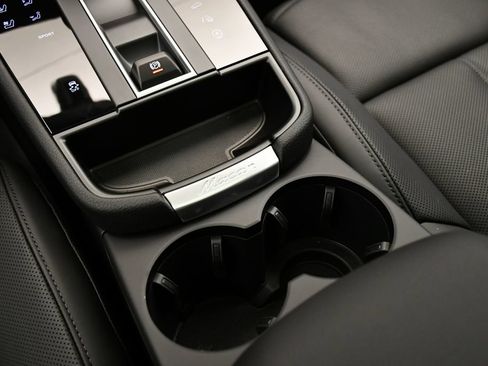 Certified 2026 Porsche Macan AWD/4WD image 34