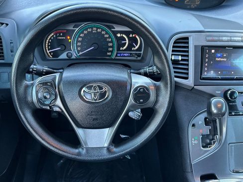 Used 2014 Toyota Venza LE image 16