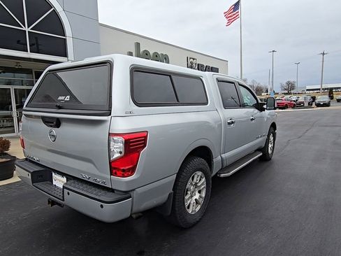 Used 2018 Nissan Titan SV w/ SV Convenience Package image 8