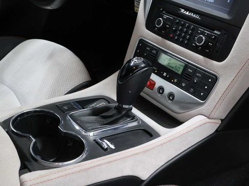 Used 2016 Maserati GranTurismo Sport RWD image 19