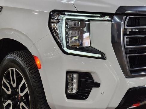 Used 2023 GMC Yukon AT4 AWD/4WD image 13