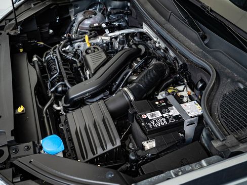 Used 2024 Volkswagen Taos SE image 38