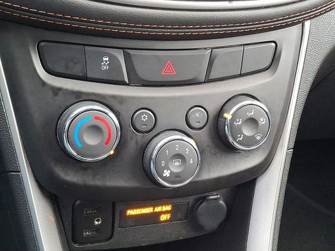 Used 2022 Chevrolet Trax LT w/ LT Convenience Package image 20