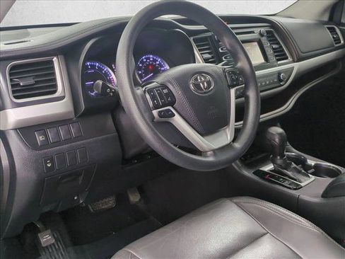 Used 2019 Toyota Highlander LE FWD image 10