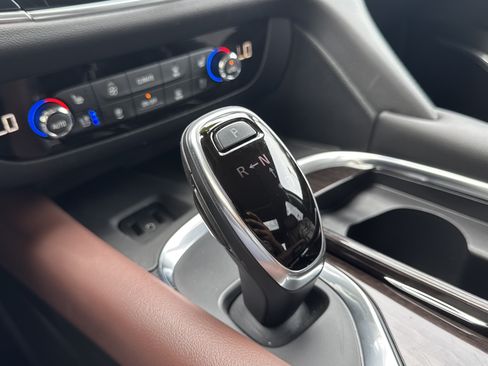 Used 2019 Buick Enclave Avenir w/ Avenir Technology Package AWD/4WD image 25