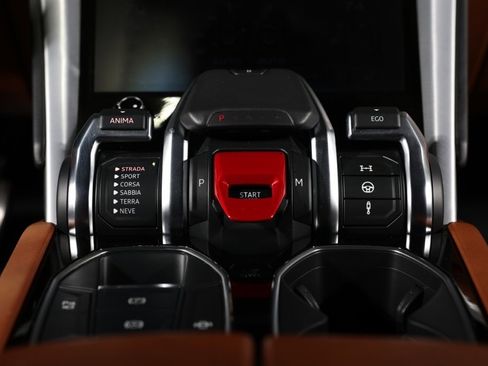 Used 2020 Lamborghini Urus image 31