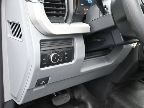 New 2026 Ford F250 XL w/ XL Chrome Package RWD image 18