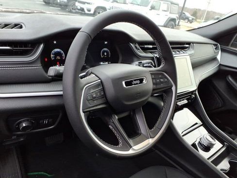 New 2026 Jeep Grand Cherokee Laredo image 6