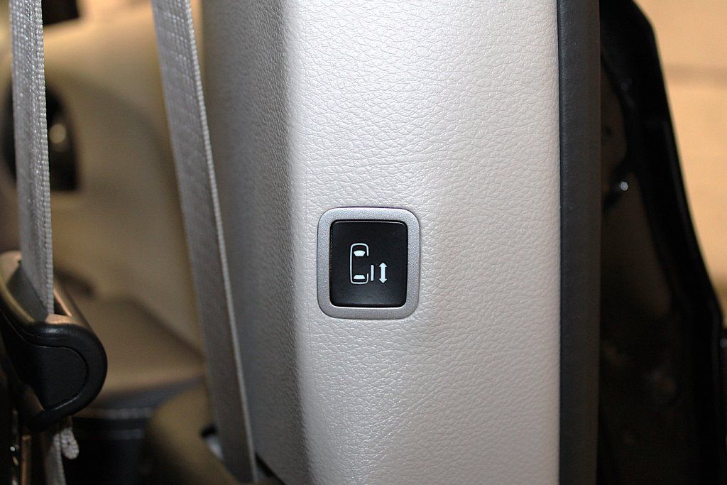 Certified 2024 Chrysler Pacifica Touring-L FWD image 35