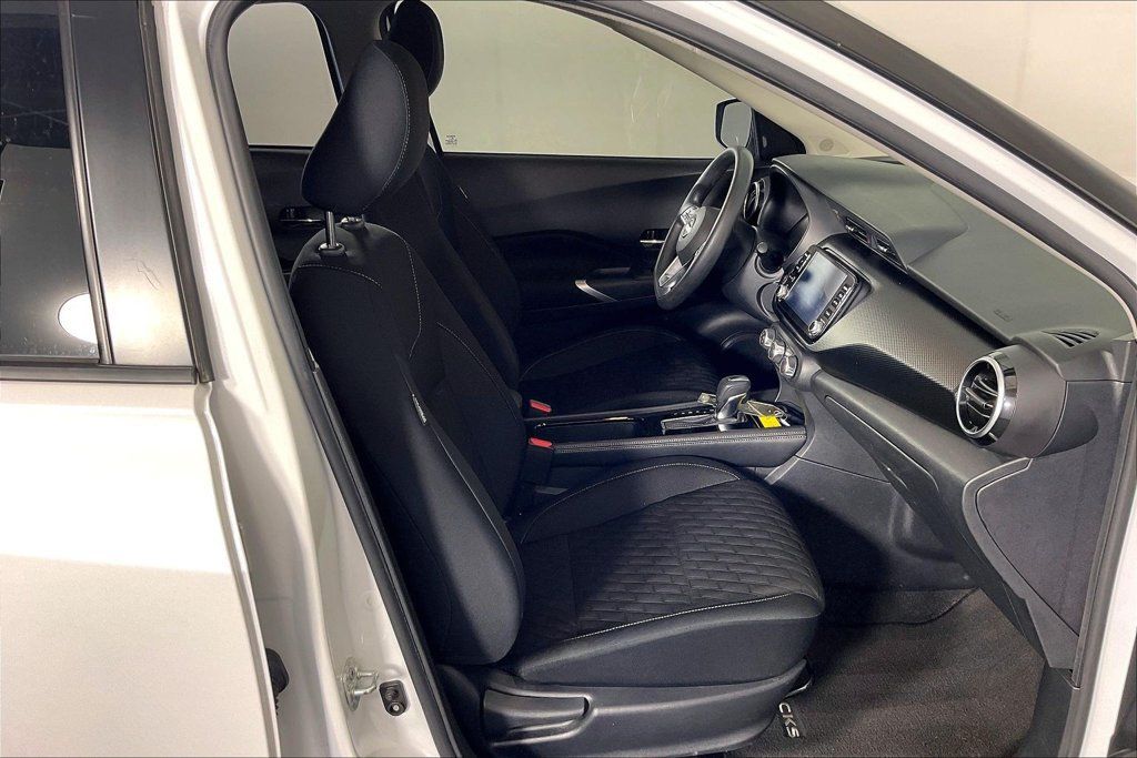 Used 2023 Nissan Kicks SV FWD image 9