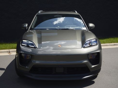 Certified 2025 Porsche Macan 4S Electric AWD/4WD image 10