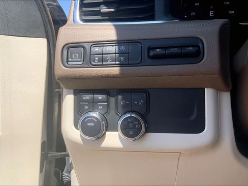 Used 2023 GMC Yukon XL Denali AWD/4WD image 36