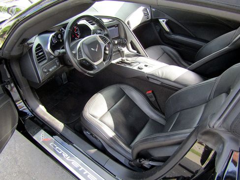 Used 2017 Chevrolet Corvette Stingray Convertible w/ 2LT Preferred Equipment Group RWD image 10