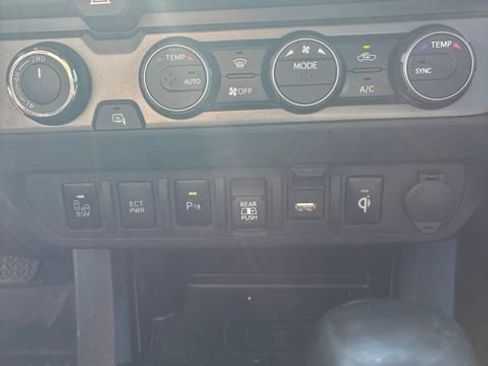 Used 2022 Toyota Tacoma TRD Sport w/ Technology Package AWD/4WD image 12