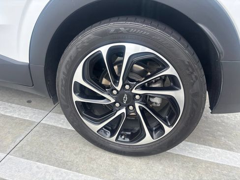 Used 2022 Chevrolet Bolt EUV Premier w/ Sun & Sound Package FWD image 8