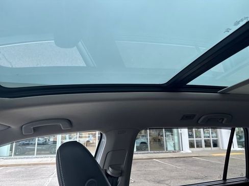 Used 2024 Volkswagen Atlas SE w/ Panoramic Sunroof Package image 31