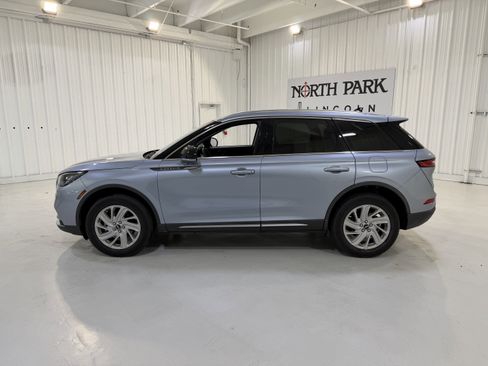 Used 2022 Lincoln Corsair FWD w/ Rear Removable Package Tray image 2