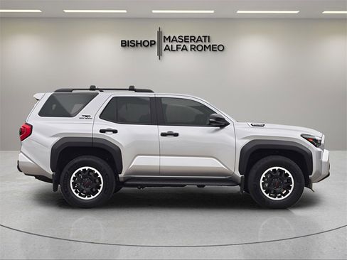 Used 2025 Toyota 4Runner TRD Off-Road image 8