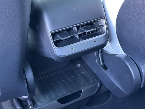 Used 2021 Tesla Model Y Long Range image 14