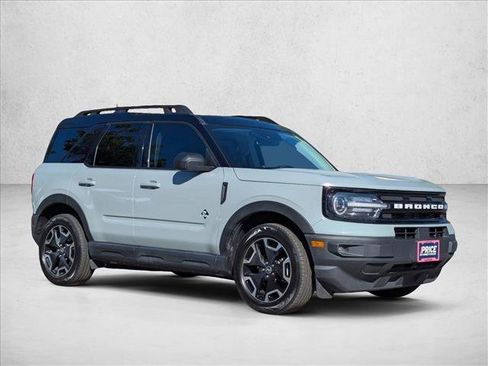 Used 2022 Ford Bronco Sport Outer Banks w/ Tech Package AWD/4WD image 3