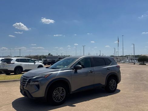 Certified 2025 Nissan Rogue S AWD/4WD image 10