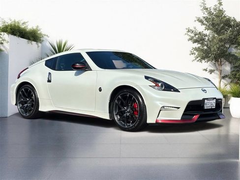 Used 2019 Nissan 370Z NISMO RWD image 1
