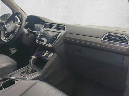 Used 2024 Volkswagen Tiguan SE image 28