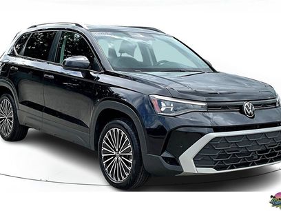 Certified 2025 Volkswagen Taos SE w/ Panoramic Sunroof Package