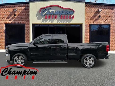 Used 2018 Chevrolet Silverado 1500 LT w/ All Star Edition RWD image 8