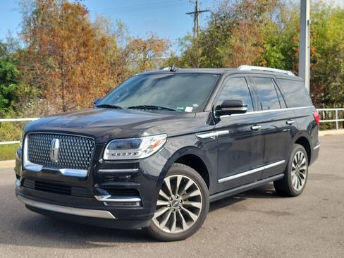 Used 2019 Lincoln Navigator Select image 1