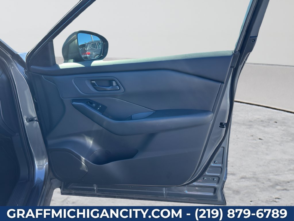 Used 2024 Nissan Rogue S AWD/4WD image 13