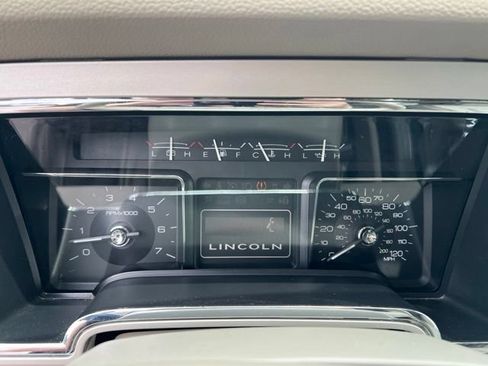 Used 2009 Lincoln Navigator 4WD image 12