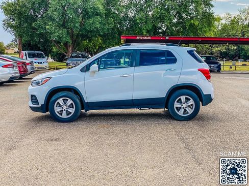 Used 2019 Chevrolet Trax LT w/ LT Convenience Package image 4