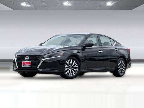 Used 2025 Nissan Altima 2.5 SV FWD image 23