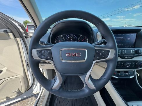 Used 2024 GMC Terrain Denali w/ Denali Premium Package AWD/4WD image 21