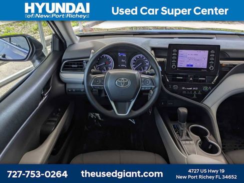Used 2022 Toyota Camry LE image 17