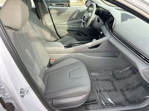 Used 2024 Hyundai Elantra SEL image 27