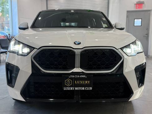 Used 2025 BMW X2 xDrive28i AWD/4WD image 2