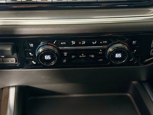 Used 2024 Chevrolet Silverado 2500 High Country w/ High Country Premium Package AWD/4WD image 18