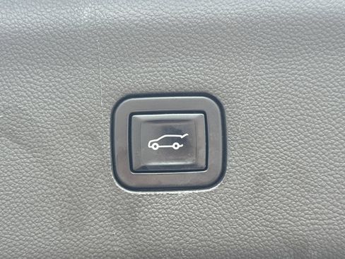 Used 2021 Buick Enclave Essence w/ Sound and Sites Package AWD/4WD image 38