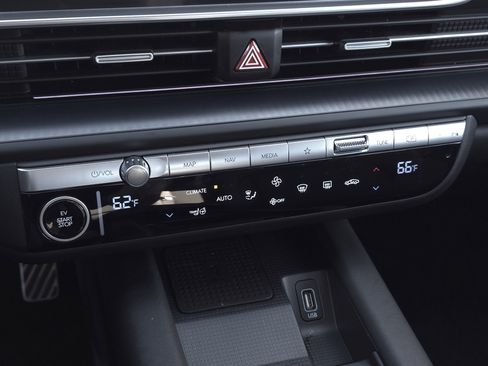 Used 2025 Hyundai Ioniq 6 Limited image 13