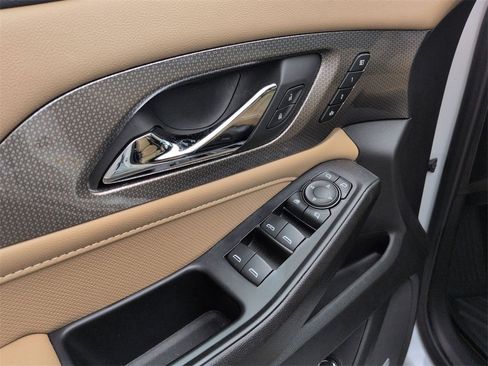 Used 2023 Chevrolet Traverse Premier image 14