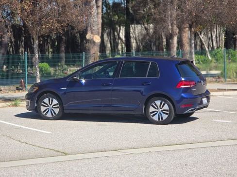 Used 2017 Volkswagen e-Golf SEL Premium image 12