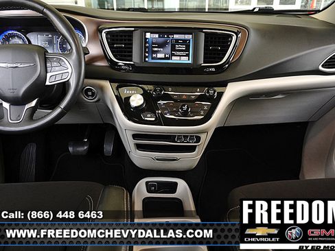 Used 2023 Chrysler Voyager LX FWD image 16