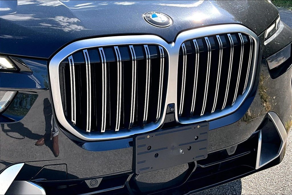 Used 2025 BMW X7 xDrive40i w/ Premium Package AWD/4WD image 39