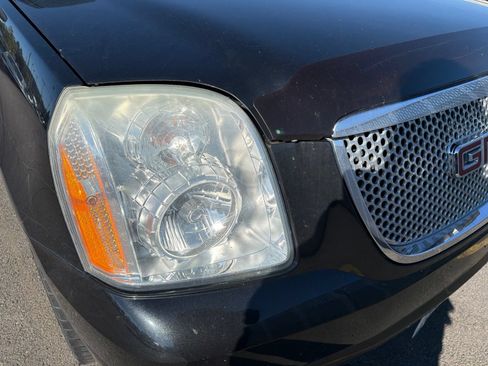 Used 2011 GMC Yukon Denali AWD/4WD image 3