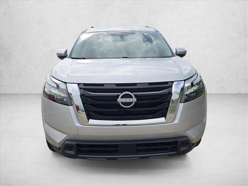 Used 2025 Nissan Pathfinder SV FWD image 2