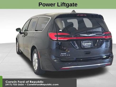Used 2024 Chrysler Pacifica Touring-L FWD image 7