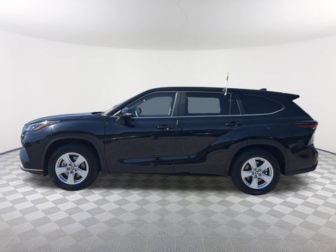 Certified 2025 Toyota Highlander LE FWD image 13